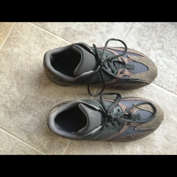 Yeezy 700 Mauve - Picture 4 of 4